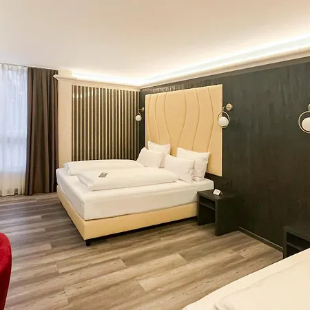 Hotel Plaza Premium Parkhotel 4*