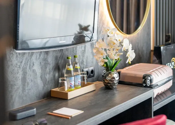 Hotel Plaza Premium Parkhotel 4*