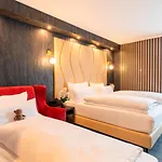 Hotel Plaza Premium Parkhotel