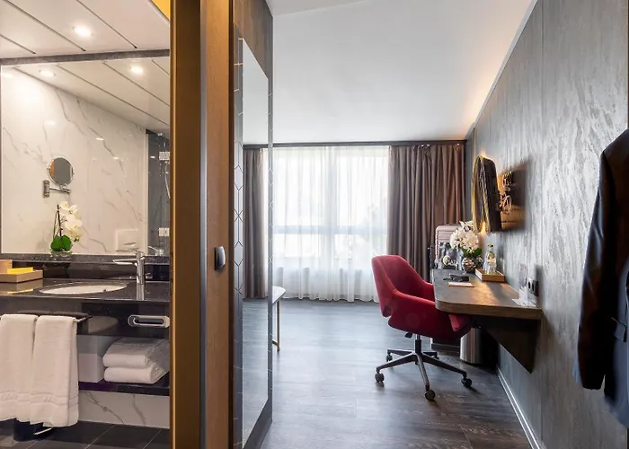 Plaza Premium Parkhotel Hotel 4*