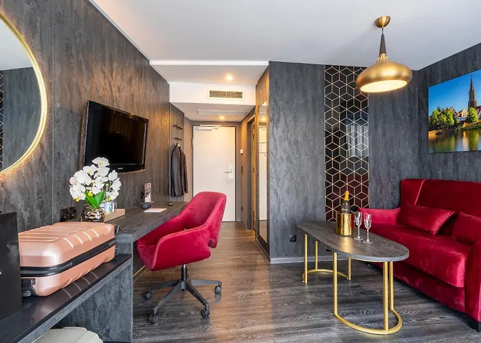 Hotel Plaza Premium Parkhotel 4*