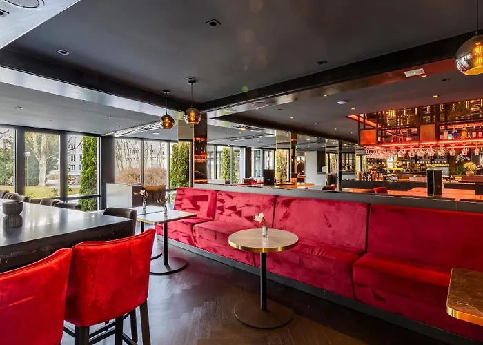 Hotel Plaza Premium Parkhotel 4*