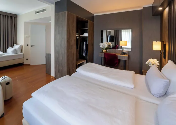 Hotel Plaza Premium Parkhotel 4*