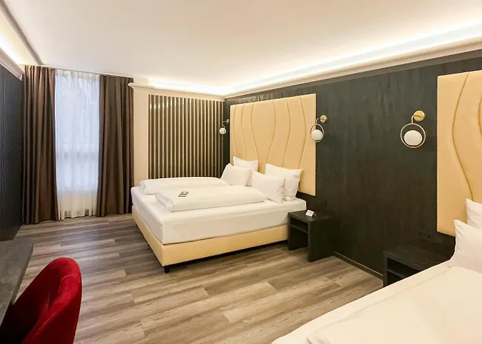 Hotel Plaza Premium Parkhotel 4*